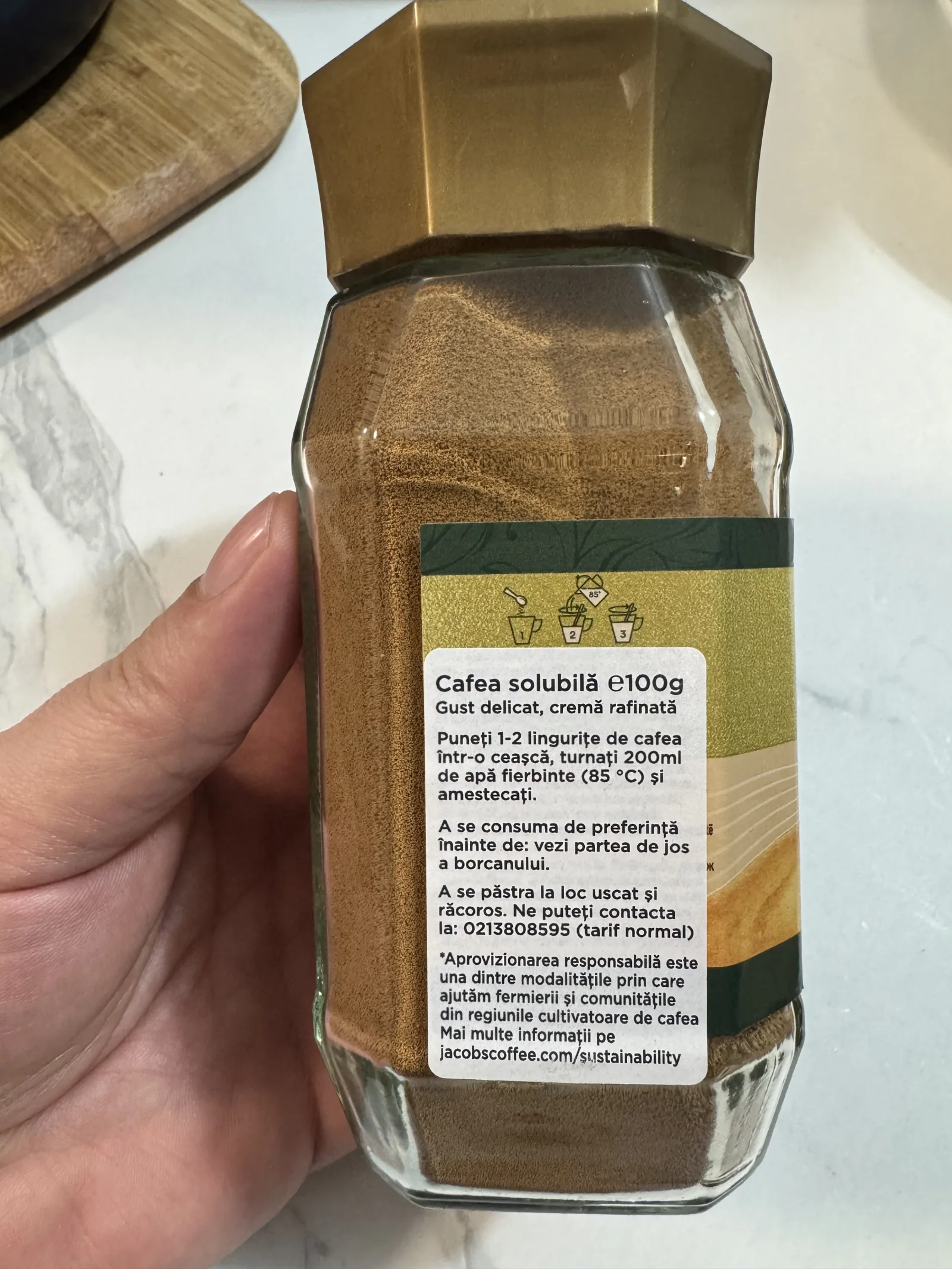 Cum să prepari cafeaua solubilă Jacobs