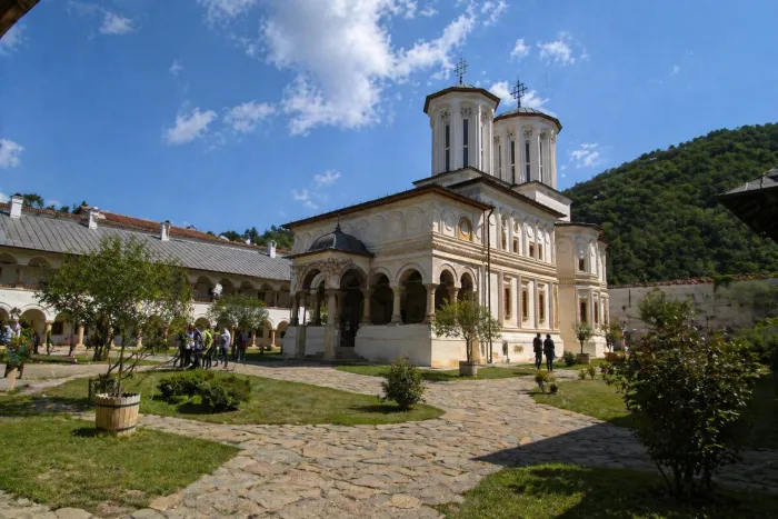 🏛️ Mănăstirea Hurezi – liniște, istorie și tradiție autentică