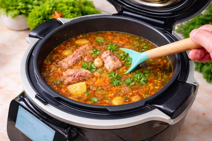 🍲 Ciorbă de fasole cu ciolan afumat (rapid, la oală sub presiune)