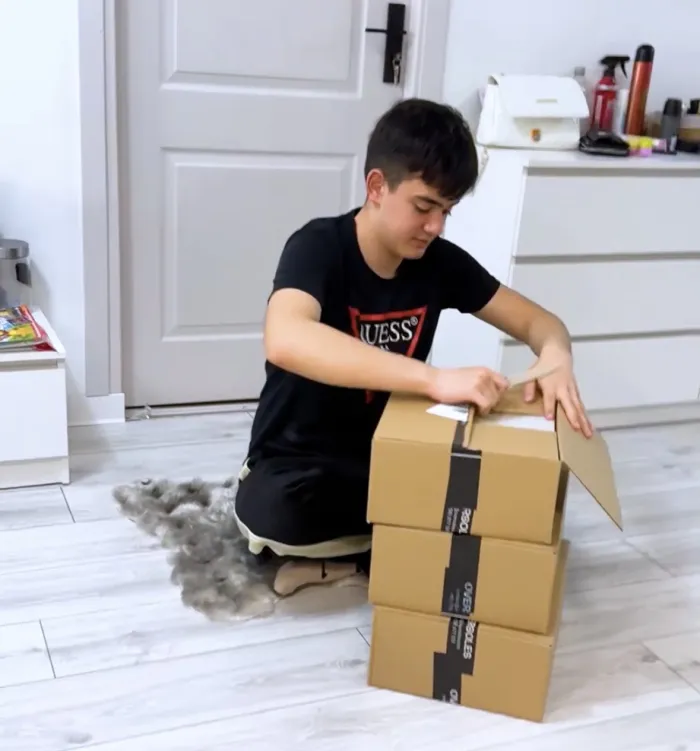 Am luat 3 perechi de adidași – asa sunt în realitate 👟