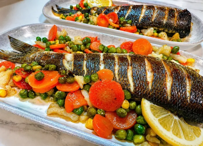 🐟 Lup de mare cu legume la tavă – gata în 20 de minute