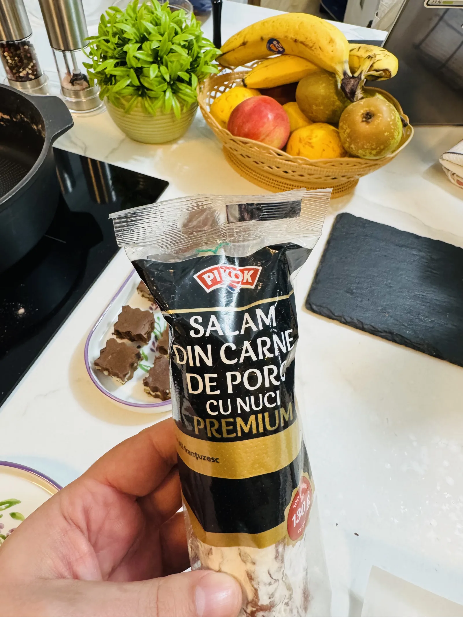 Salam din carne de porc cu nuci de la Pikok din Lidl