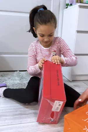 vine vara, fetele si-au cumparat sandale