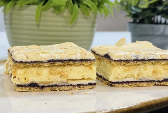 🍰✨ Pani Walewska – prăjitura poloneză cu bezea, gem și cremă fină de vanilie ✨🍰