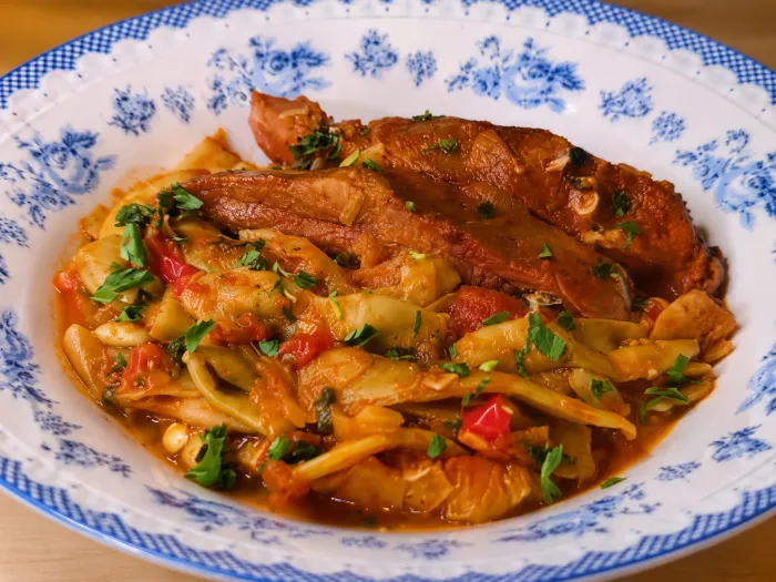 🥘 Scăriță de porc afumată cu fasole păstăi și usturoi 😍