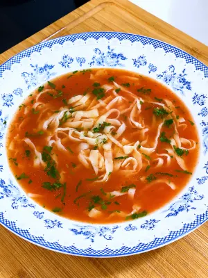supa de rosii cu taietei de casa