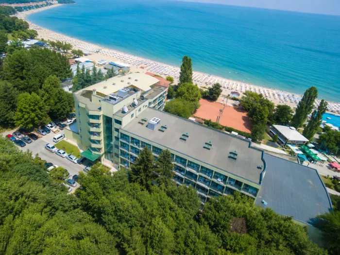 Prima impresie despre Palm Beach Hotel – pare o alegere bună pentru vacanța noastră 🌊☀️