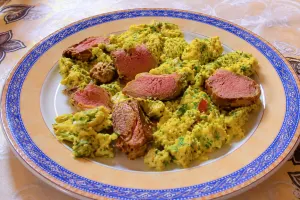 oua alergate cu carne de la garnita