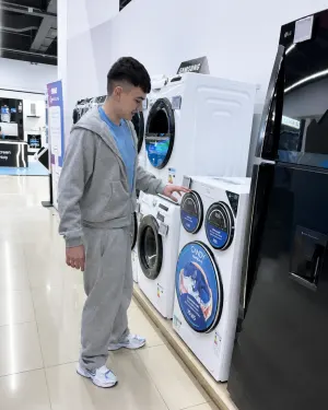Masina de spalat Candy MultyWash in showroom eMag Baneasa