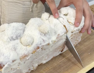 cozonac inspirat de bomboanele Rafaello
