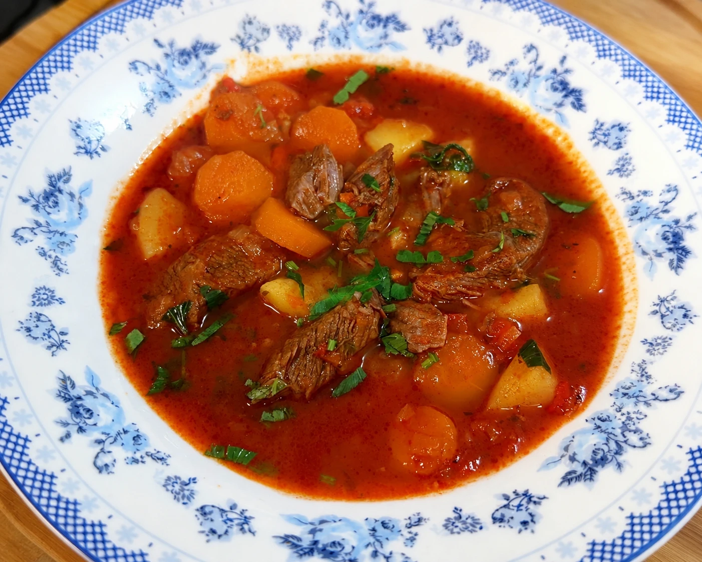 Gulaș cu carne de vițel la oala cu presiune