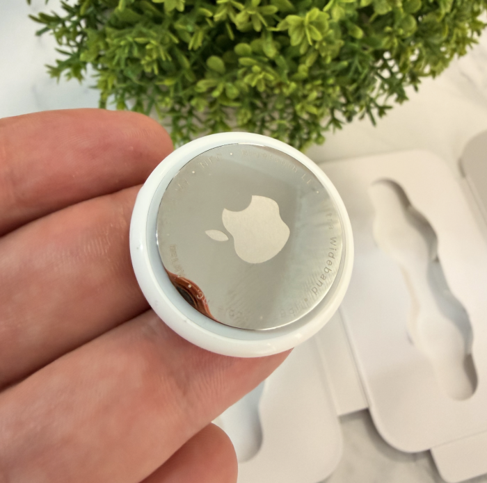 Cat de mic este un AirTag Apple
