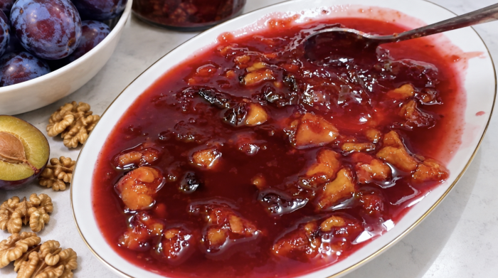 dulceata de prune cu nuci coapte