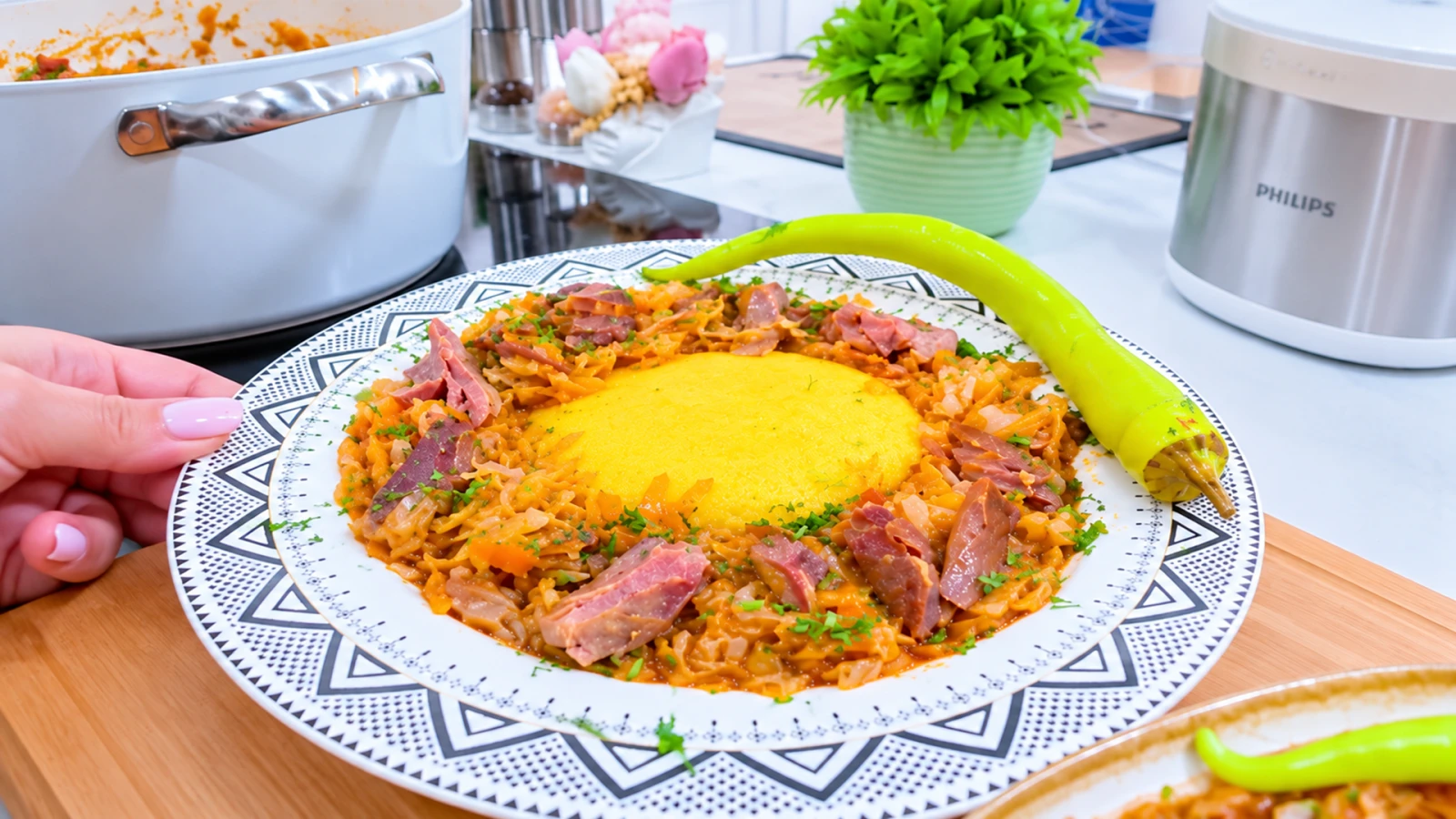 🥬 Varză dulce călită la cuptor, cu ciolan de porc gǎtit lent 🍖