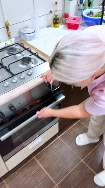 Cum si cat am tinut borcanele de carne in suc propriu la cuptor