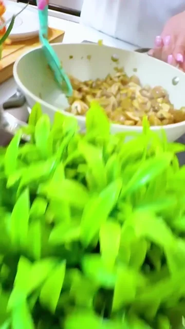 Pui cu ciuperci 🍄‍🟫 și smântână