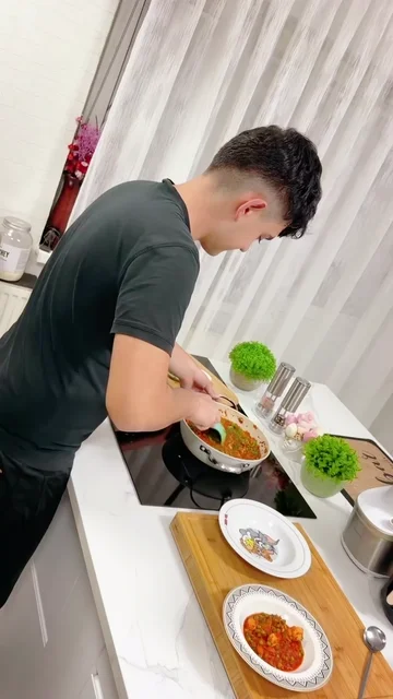 Mancare cu piept de pui si mazare pregatita de David