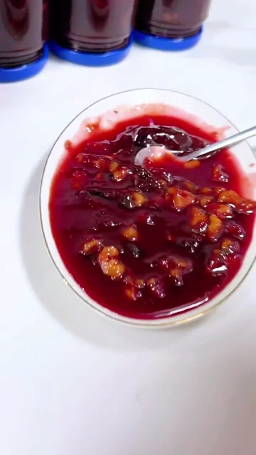 Dulceață de prune cu nuci coapte